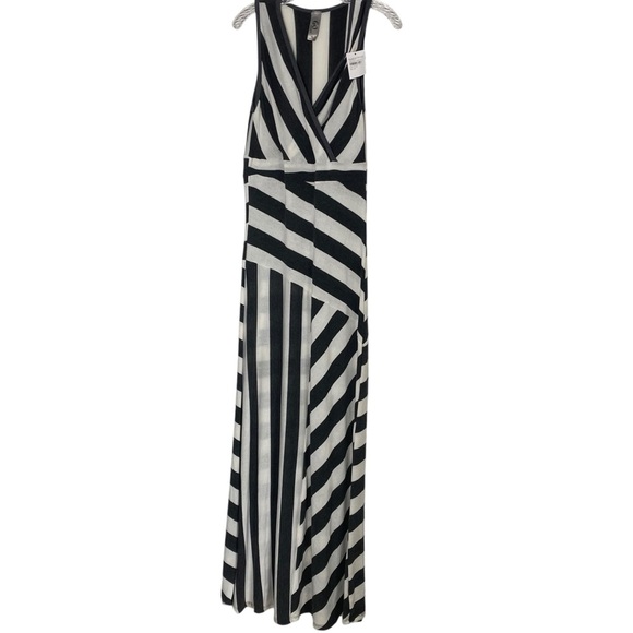 GO COUTURE by Nordstroms Grey/white striped, SLIMMING,soft,V-neck Maxi-size XL - Picture 3 of 6